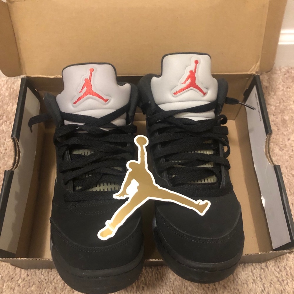 black jordan 5